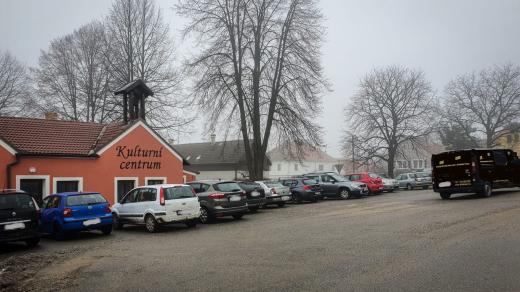 V posledních měsících je ale obec Slavče na Českobudějovicku v obležení