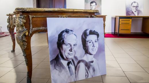 Prácheňské muzeum v Písku vystavuje psací stoly slavných osobností