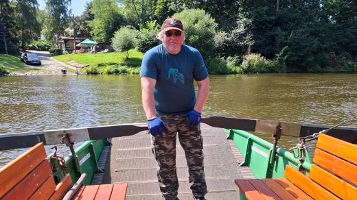 Převozník Luboš Franěk vyměnil volant za vesla