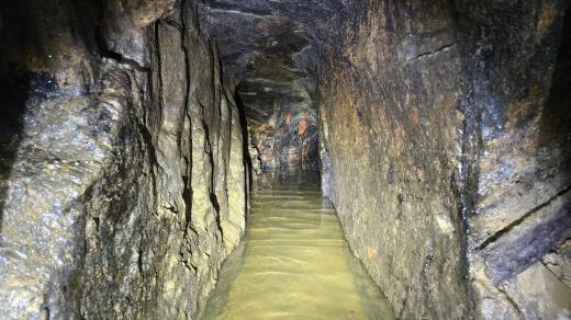 Chodba rudného dolu