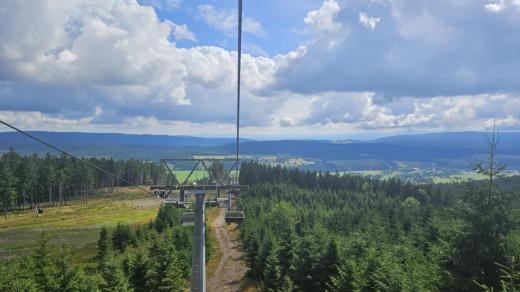Hřeben Orlických hor je dostupný lanovkou z Orlického Záhoří