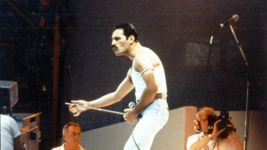 Freddie Mercury a Queen na koncertě Live Aid 1985