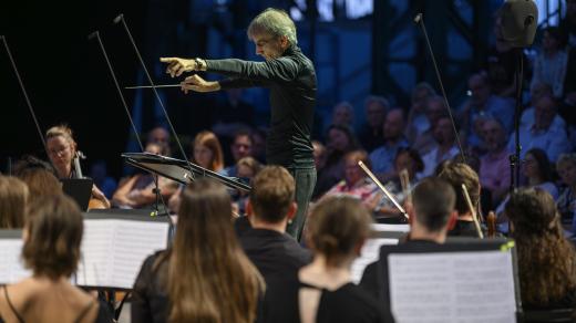 Světové premiéry z Ostravských dnů 2025, Účinkuje ONO-Ostrava New Orchestra a Ostravská banda