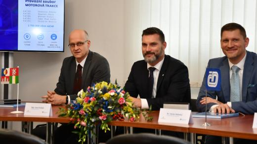 Zástupci Jihočeského kraje a Českých drah podepsali novou desetiletou smlouvu na zajištění železniční dopravy na jihu Čech