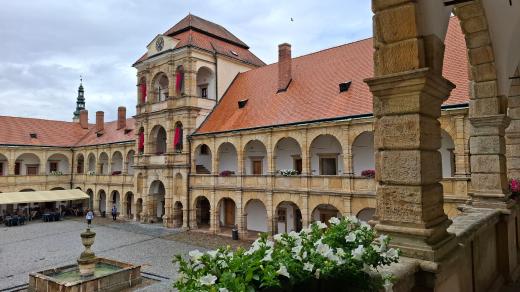 Zámek v Moravské Třebové se může pochlubit krásnými manýristickými arkádami