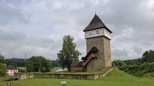 Tvrz, přesněji hraniční pevnost v Tiché, těžko si dnes představit, že toto místo bylo rumištěm a skládkou nedaleko ostnatých drátů