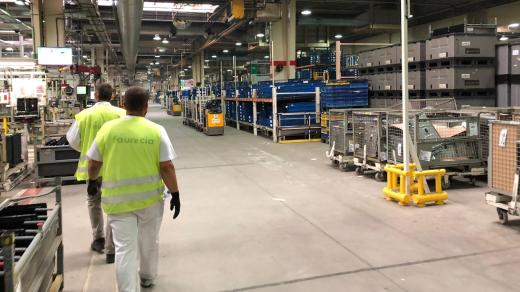 Do firmy Faurecia v Písku přijde až 200 zaměstnanců ze Srbska. První z nich už tu pracují