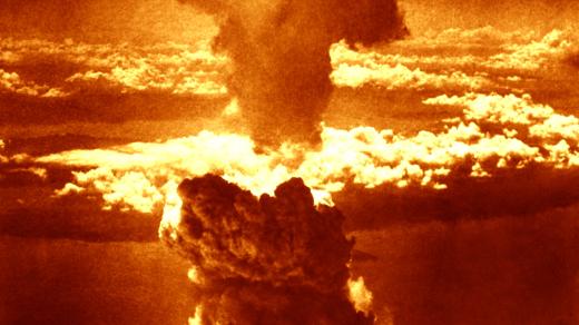 Výbuch atomové bomby nad Nagasaki 9. srpna 1945