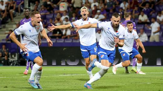 Erik Prekop se spoluhráči z Baníku Ostrava slaví vstřelený gól do sítě Austrie Vídeň