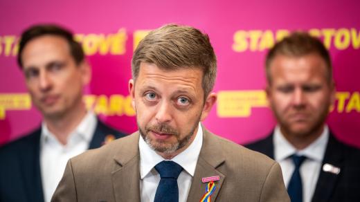 Vít Rakušan na tiskové konferenci na republikovém sněmu hnutí STAN