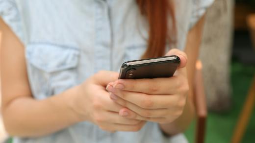 Falešné SMS zprávy, které dostávají lidé po celém Česku, například tvrdí, že jste nezaplatili mýtné