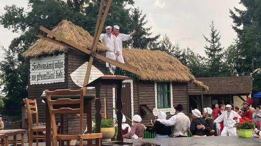 Přemílání starých bab na mladá děvčata v Kolovečském mlýně