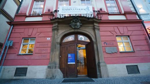 Divadlo Husa na provázku, ve kterém se debata konala