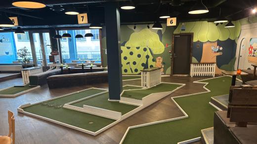 Oslo Camping je bar a minigolf v jednom