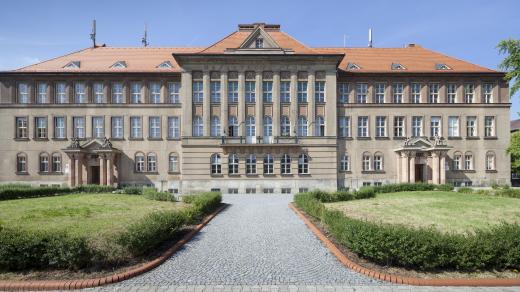 Masarykova škola v Plzni od architekta Hanuše Zápala