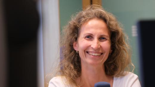 Zuzana Fedáková ve studiu Českého rozhlasu Hradec Králové