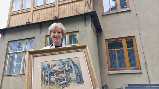 Eliška Kubíková s obrazem zapůjčeným rodinou Andrého Spitzera