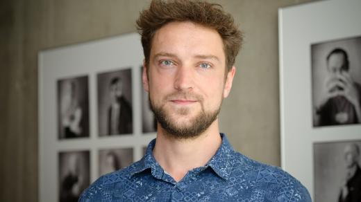 David Gardáš, analytik projektu Sinopsis