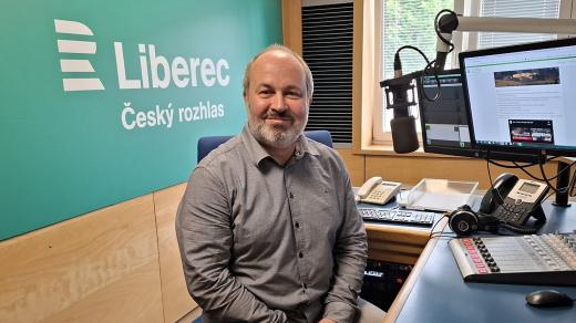 MUDr. Tomáš Hellmuth, primář Ústavu chirurgie ruky a plastické chirurgie ve Vysokém nad Jizerou