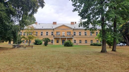 Neplachovický zámek