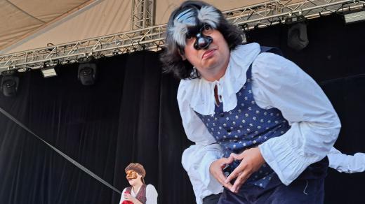 K vidění byla klasická pantomima, klauniády i akrobacie