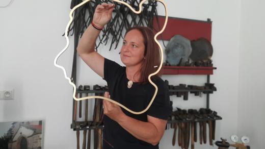 Plastiku vytvořila česko-německá sochařka Christine Habermann von Hoch