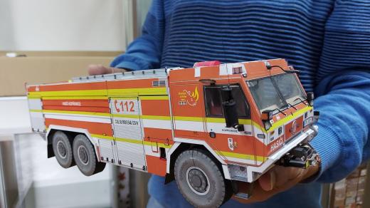 Motorová a historická vozidla, nechybí detaily, mnohdy je těžké uvěřit, že jde o papírový model