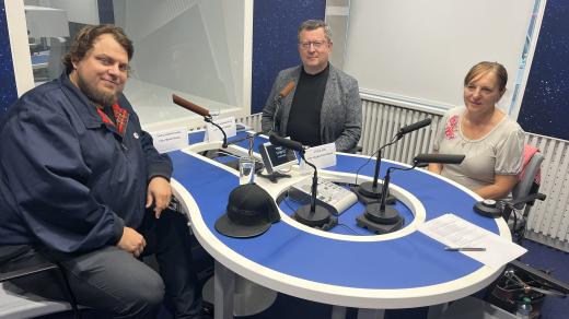Zprava Zuzana Povr Bílková (VÝZVA 2025), Antonín Staněk (Přísaha) a Martin Šmída (Česká pirátská strana)