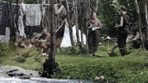 Čeští trampové v roce (1934, digitálně kolorováno)