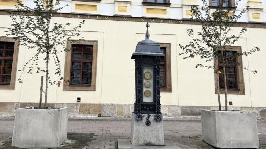 Povětrnostní sloup na Velkém náměstí v Hradci Králové
