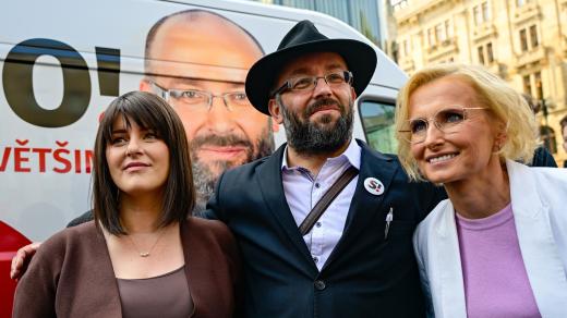 Lídři Stačilo! zleva Jana Maláčová, Daniel Sterzik a Kateřina Konečná