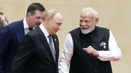 Vladimir Putin a Naréndra Módi na SCO summitu v Číně