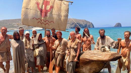 Expedice Monoxylon IV přeplula na člunu vydlabaném z kmene stromu Egejské moře z východu na západ