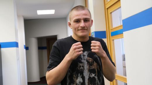 Adam Černý ve studiu Českého rozhlasu Hradec Králové