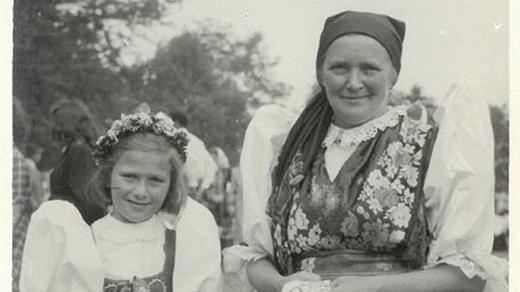 Milada Pučelíková, autorka národopisných pásem (rok 1948)