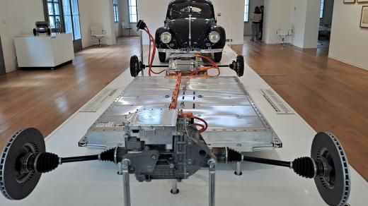 Ferdinand Porsche se proslavil jako automobilový konstruktér a tvůrce vozu Volkswagen zvaného Brouk - z expozice v Rodném domě Ferdinanda Porscheho ve Vratislavicích nad Nisou