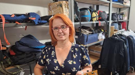 Úřednice Martina Karwaczová ve skladu ztrát a nálezů