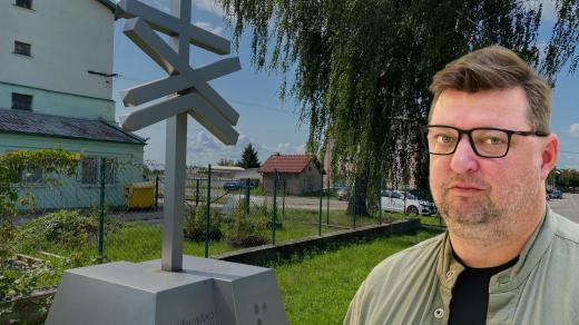 Temné letopisy moravské: Rychlík smetl autobus na přejezdu