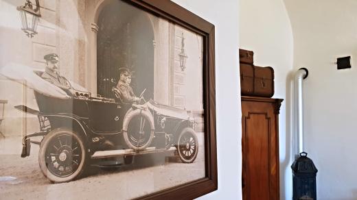 Historické foto s řidičem Lojkou