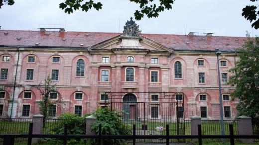 V pražské Invalidovně měly podle původních plánů žít až čtyři tisíce vojáků.