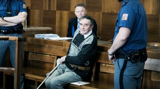 Jednasedmdesátiletý sympatizant hnutí SPD Balda způsobil v roce 2017 nehody dvou osobních vlaků na Mladoboleslavsku, při nichž se podle expertů jen náhodou nikdo nezranil.