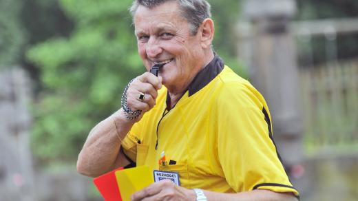 Nejzkušenější český rozhodčí Jaromír Čejka na 3 roky starém snímku