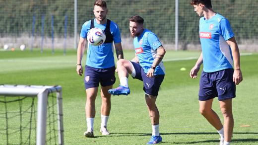 Čeští fotbalisté na prvním tréninku zářijového reprezentačního srazu. Ladislav Krejčí (první zprava)