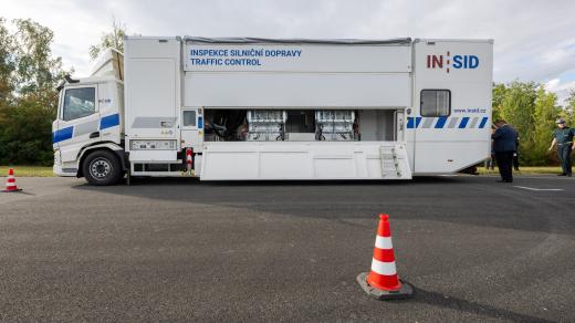 Závadná auta na dálnicích bude kontrolovat mobilní jednotka STK