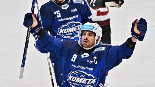 Brněnský kapitán Jakub Flek slaví gól do sítě Sparty