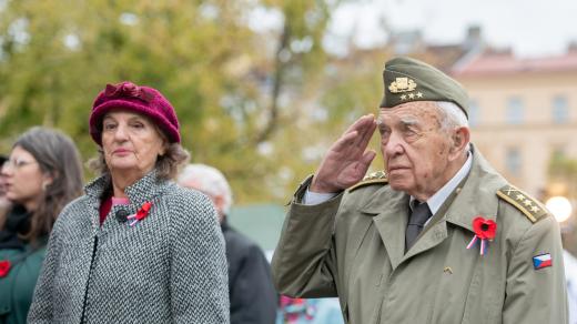 Dorazil také válečný veterán z druhé světové války generál Miloslav Masopust s manželkou