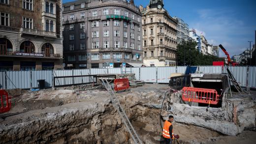 Některé vchody do metra jsou nyní na Václavském náměstí zavřené