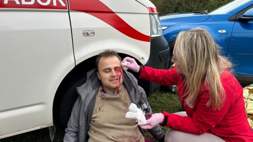 První pomoc zahrnovala i léčbu střelné rány