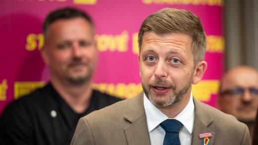 Vít Rakušan na tiskové konferenci na republikovém sněmu hnutí STAN