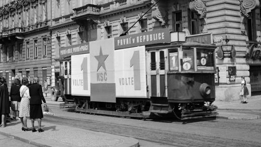 Předvolební kampaň KSČ v ulicích Prahy v roce 1946
